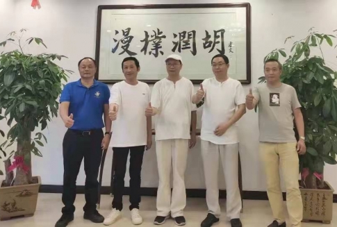 特聘家具设计大师彭亮教授担任漫朴家具首席艺术顾问...